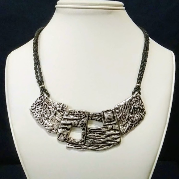 Jewelry - Silver Tone Statement Necklace
